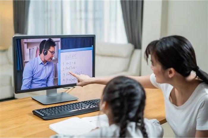 Thầy cô đứng lớp dạy online giữ vai trò quan trọng với hiệu quả cả khóa học